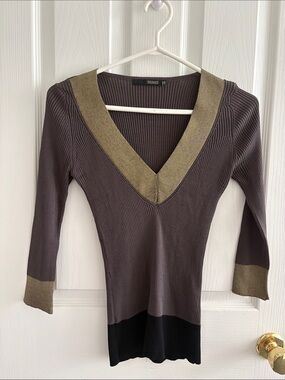 NEW 98% Silk Deep V-Neck Ribbed Women’s Sweater in Olive and Black